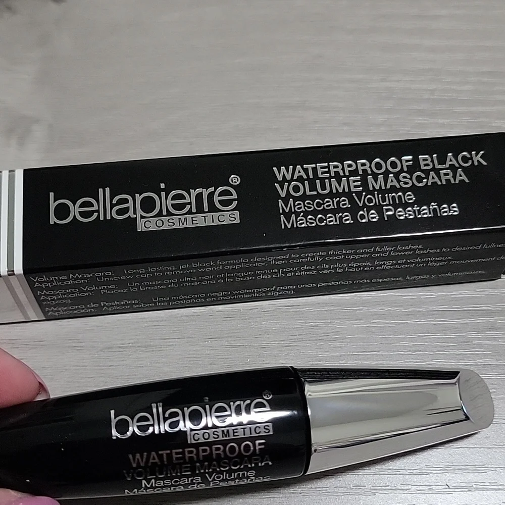 Bellapierre Cosmetics Waterproof Black Volume Mascara 9ml - Picture 2 of 4